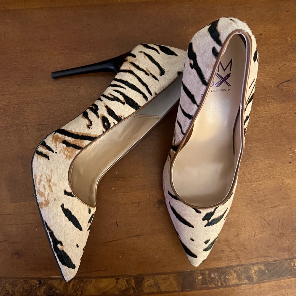 Never Worn Donald Pliner Animal print pumps